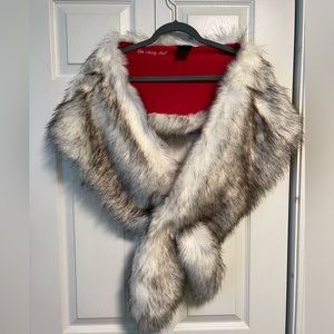 Torrid and Disney Villians Cruella Deville Faux Fur Wrap Size 1/2